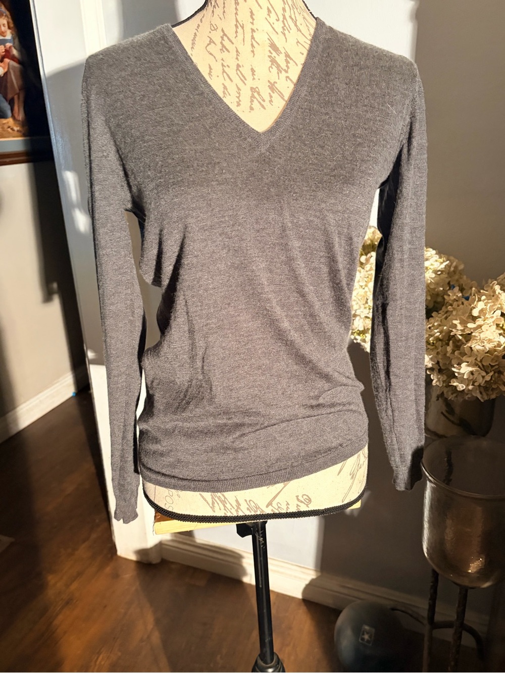 Women's V-Neck Long Sleeve Tee - Gray